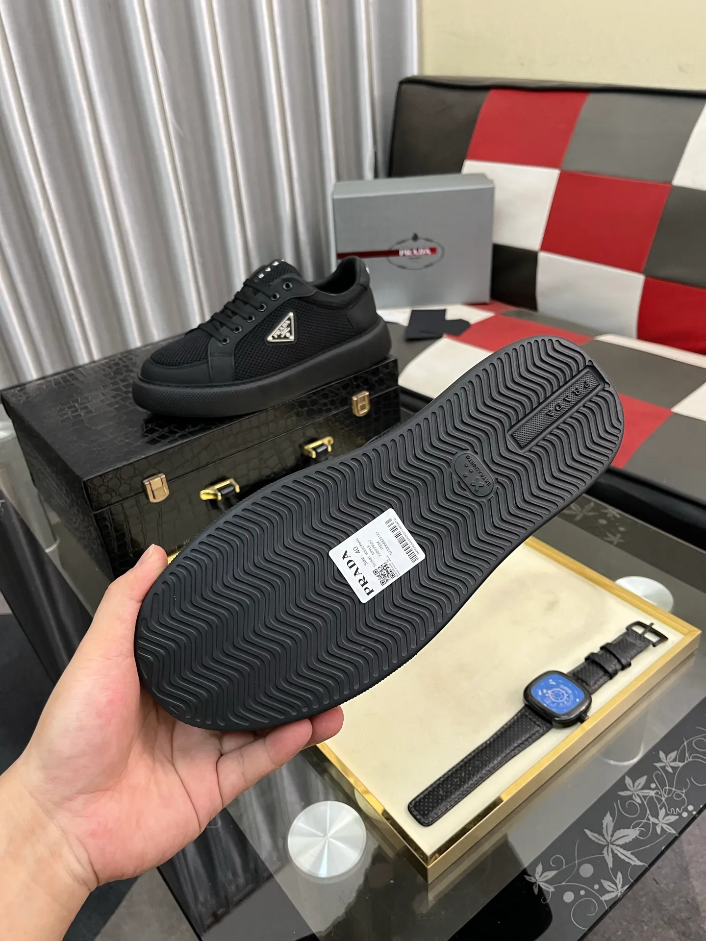Men's men's shoes💰580⌚️⌚️Prada Prada early spring new model, top original quality, Prada casual sports shoes, made of imported solid color patent leather, spliced mesh cowhide upper, three-dimensional geometric segmentation, multi-color splicing, fashionable and generous, soft, comfortable and breathable. The tongue is decorated with classic letter logo, with fabric lining, cowhide foot pads, matched with P family's exclusive rubber outsole, upper material, breathable knitted fabric imported from Italy The delicate texture is super high-end! Fetal cowhide lining, super soft and comfortable, original molded outsole Size: 38-446️⃣ colors available